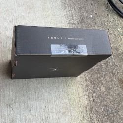 Tesla mobile Connector