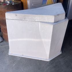 Dock box fishing storage