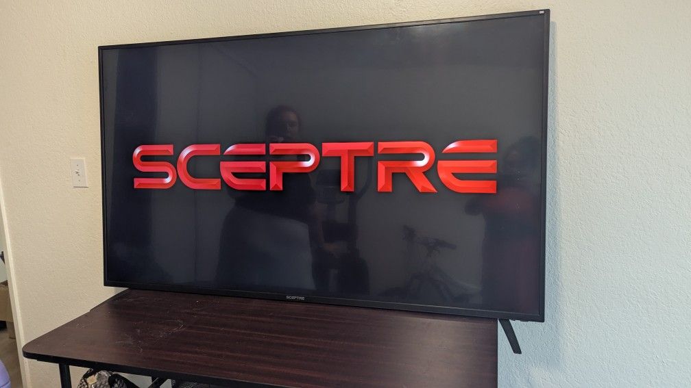 4K 65 Inch Sceptre TV With Feet