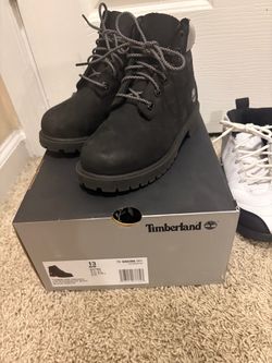 Kid shoes size 13y
