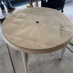 Round Plastic Table 