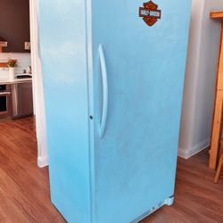 HUGE UPRIGHT FREEZER