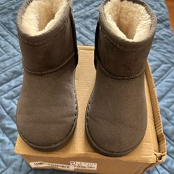 Toddler Ugg Look Alikes size 9 Gray- Like New