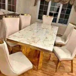 Beautiful Dining table and chairs 