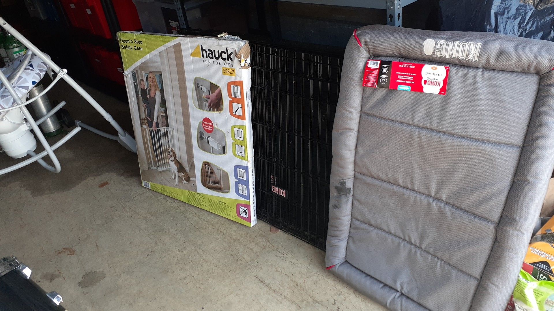 Large Kong Dog Crate With 2 Kong Crates Mats & A Open'N Stop Safety Gate! for Sale in PA, US