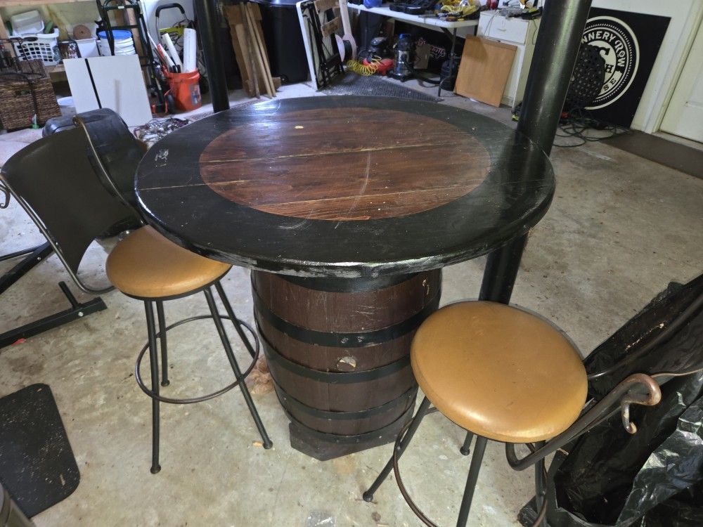 Keg Tables With 2 Barstools I Have 2 Set