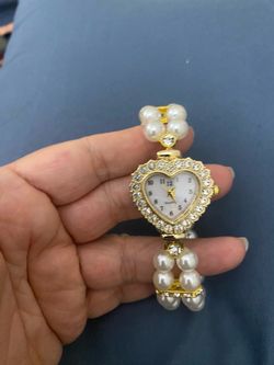 Ladies fashion heart ❤️ pearl wrist Watch