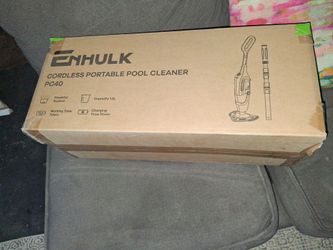 Cordless pool vacuum