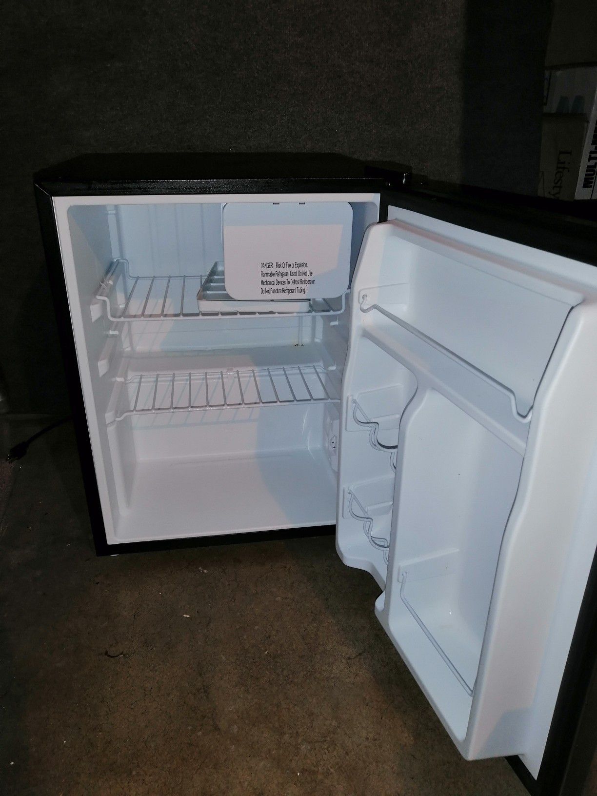 Brand New Whirlpool Mini Refrigerator WH27S1E 2.7 cu.ft 24.5" H x 19" L x 19" With Freezer Compartment