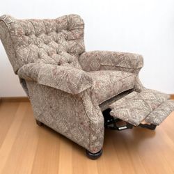 Stickley Salinger Medallion Jacquard Tufted Wingback Pushback Armchair Recliner