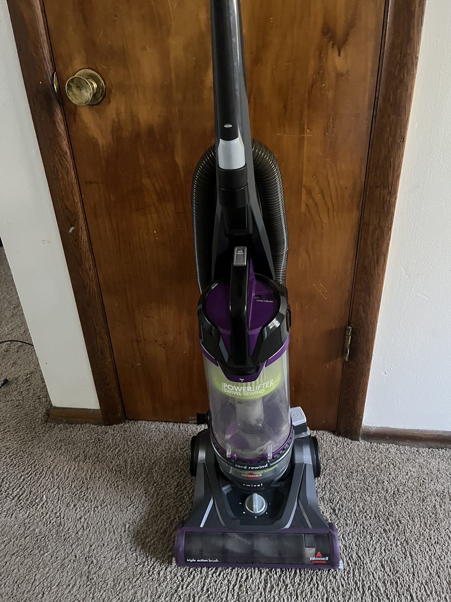 Bagless Bissell Swirl Power Lifter