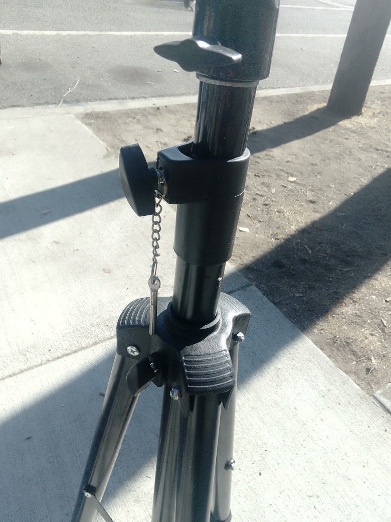 Sturdy High Quality Telescoping Tripod