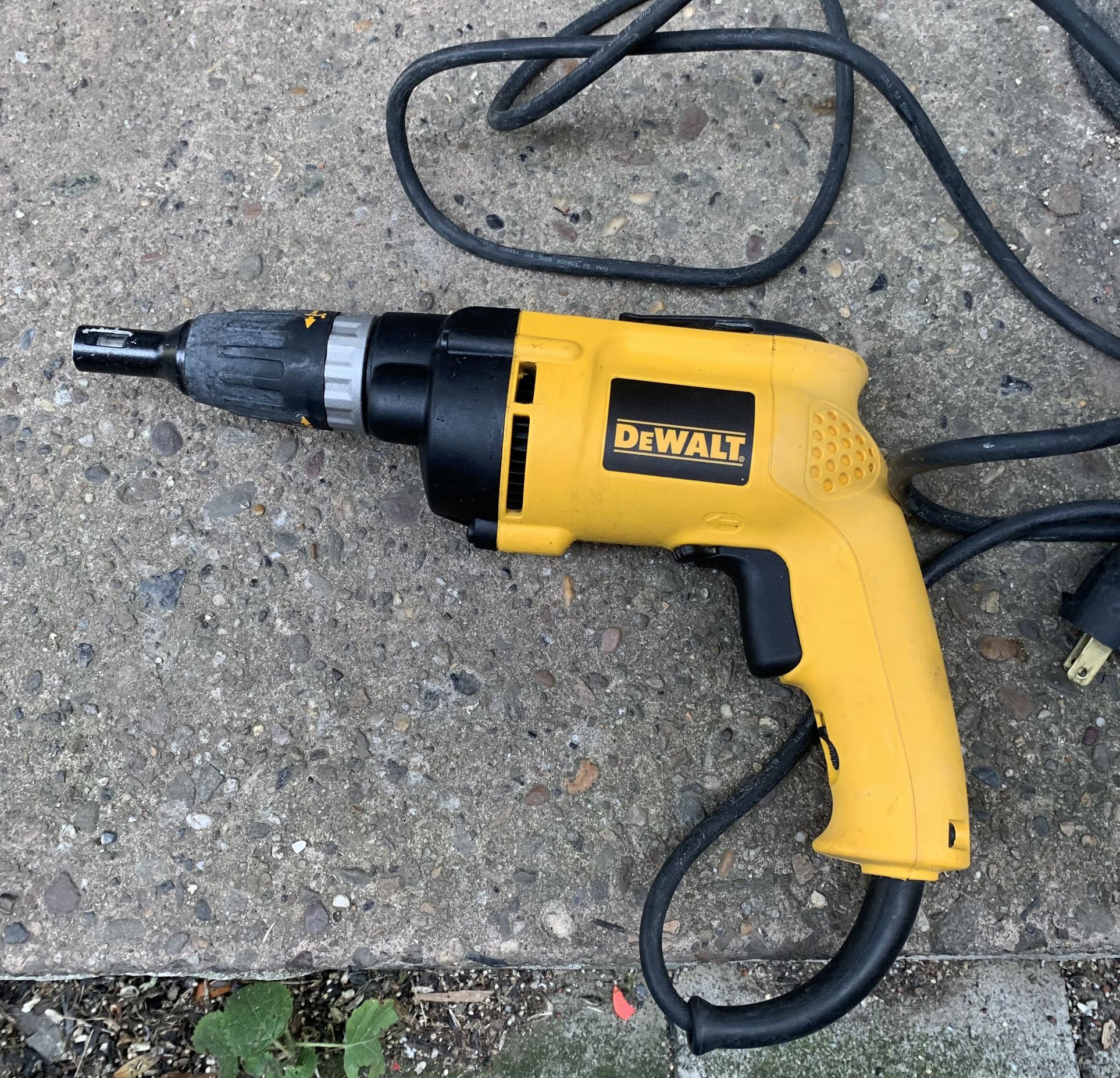 DEWALT DW257 Electric Drywall Deck Screw Driver Drill Tool is the perfect addition to any tool collection. With a voltage of 120V and corded electric 