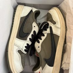 Jordan 1 Retro Travis Scott Medium Olive 1.5y used