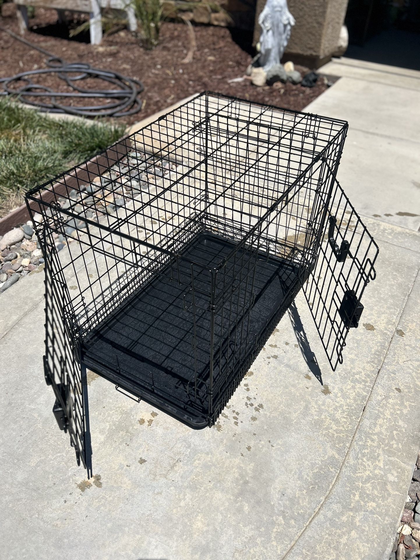 Medium Dog Crate With Divider