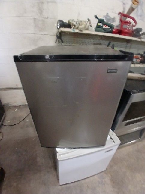 Mini Fridge 
