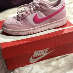 Nike Triple Pink Dunks 