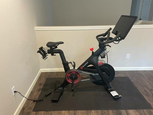 Gen 3 Peloton Bike  (11/2021) (If It's Up, Then Its Still Available)