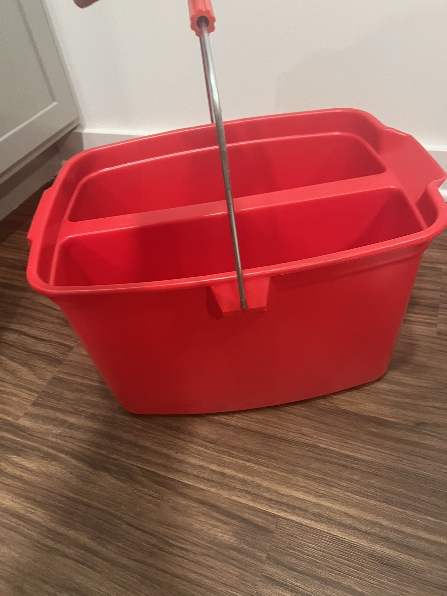 Rubbermaid Bucket