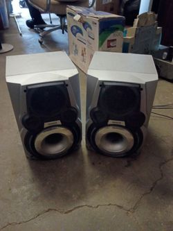 Aiwa speakers,built in subwoofer