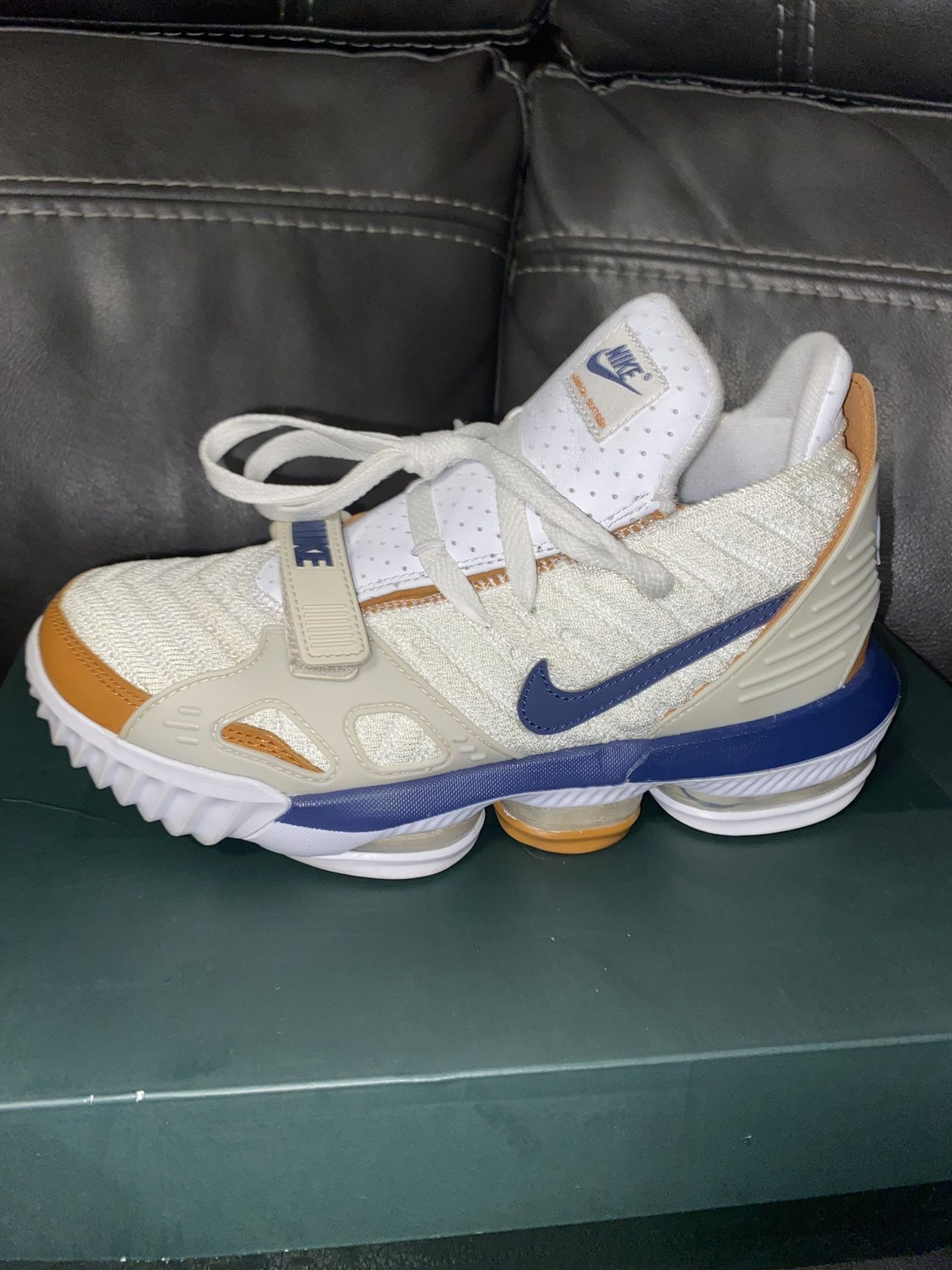 Nike LeBron 16 