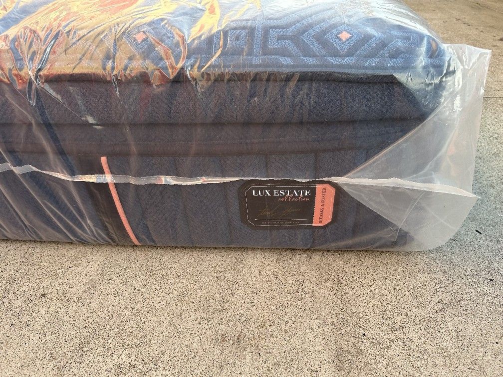 Stearns And Foster King Size Pillowtop Mattress