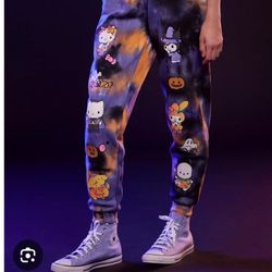 Hello Kitty And Friends Halloween Tie-Dye Girls Jogger Sweatpants
New HOT topic 
$25
