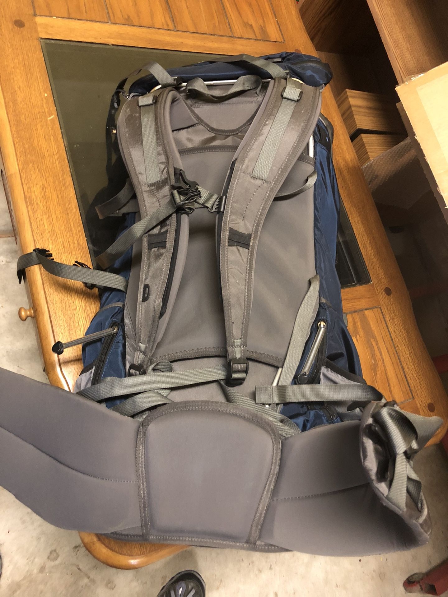 REI Ridgeline Men’s Heavy Duty Back Pack With 2-person Tent