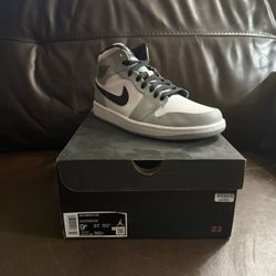 Jordan 1 Mid Light Smoke Grey 