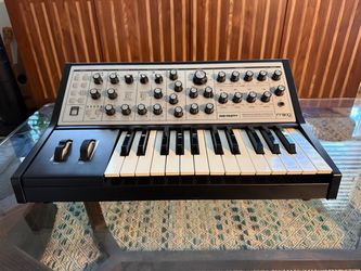 Moog Sub Phatty Analog Synthesizer