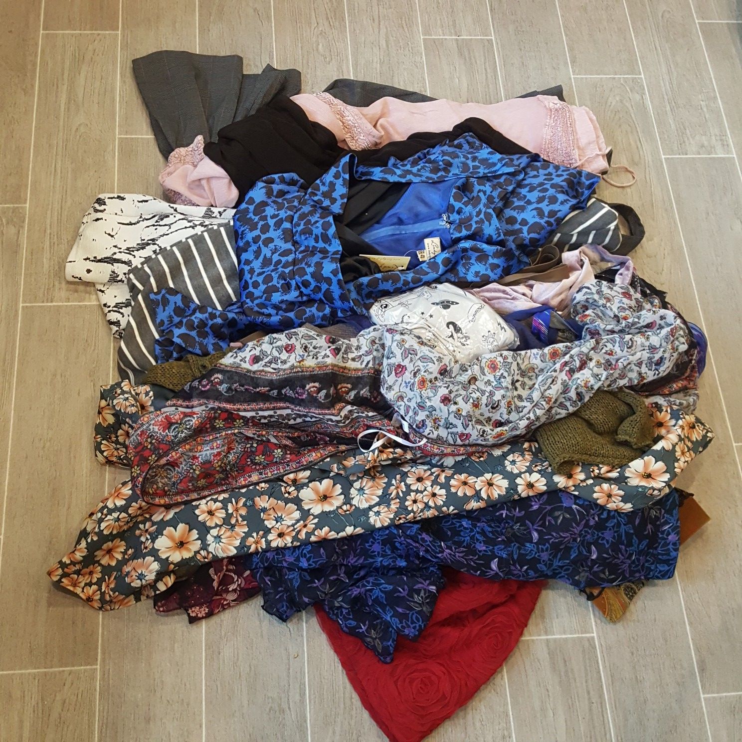 Size large womens 25pc clothes bundle