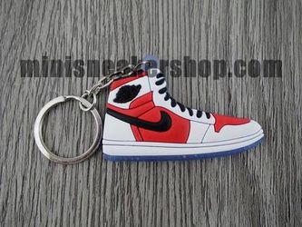 FLAT SILICON JORDAN 1 KEYCHAIN - CARMINE