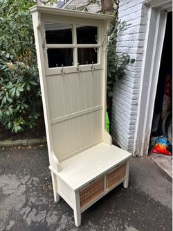 Entryway bench with storage baskets