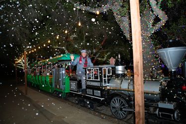 Irvine Park Railroad Christmas Train 3 Tickets SUN 12/21