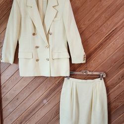 YELLOW BRASS-BUTTON SUIT
