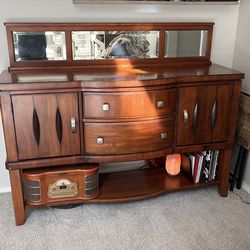Credenza/side board/China buffet