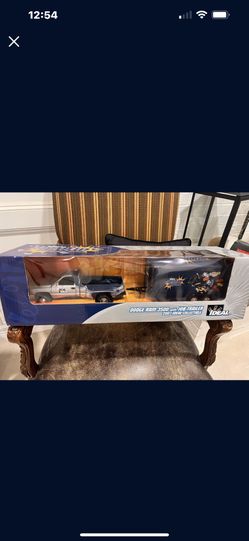 1/18 Ertl Ideal "Haulin' Amps" Dodge Ram 3500 Truck and Trailer-Mint Condition