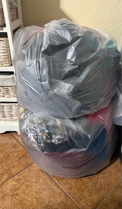 4 Purses 2Bags Of Clothes
