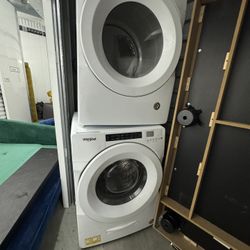 Whirlpool WFW560CHW Washer And Dryer with 4.3 cu. ft. Capacity