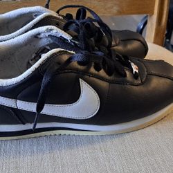 Nike Cortez '72 Men's Classic Black/ White Leather Sneakers Sz. 10