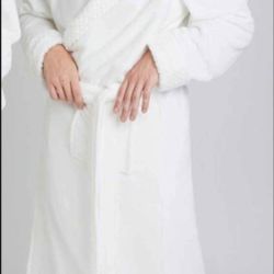 NEW!Incredibly Soft White Robe, 54" Long, Size Large (Opened to take pics)