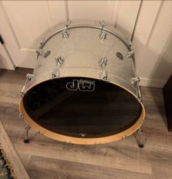 DW Performance Series Kick 24x14 Silver Glitter
