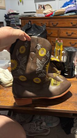 Brown boots. With yellow and white decorations.