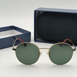 GG classic style sunglasses, essential for travel and outings