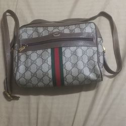  Gucci cross body Hand bag use very good condition