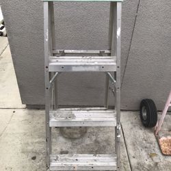 Werner Step Ladder (225lbs.) - Broken Latch