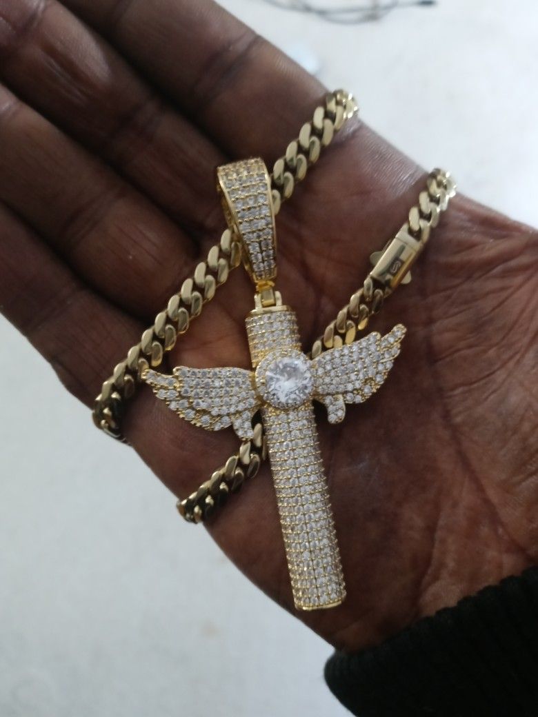 14k Stainless Steel Cuban Link Chain With Cross Pendant