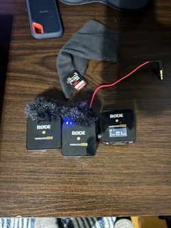 RØDE Wireless GO II Ultra-compact Dual-channel Wireless Microphone System with Built-in Microphones, On-board Recording and 200m Range for Filmmaking,