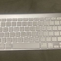 Apple keyboard in excellent condition