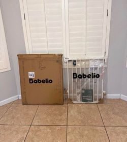 Extra Wide Pet Gate / Safety Gate - Fits Openings 26” - 43”